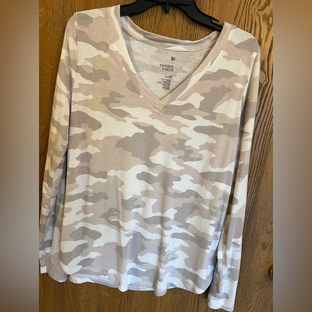 Women’s SO Junior Camouflage V-Neck Long Sleeve Lightweight XXL Top